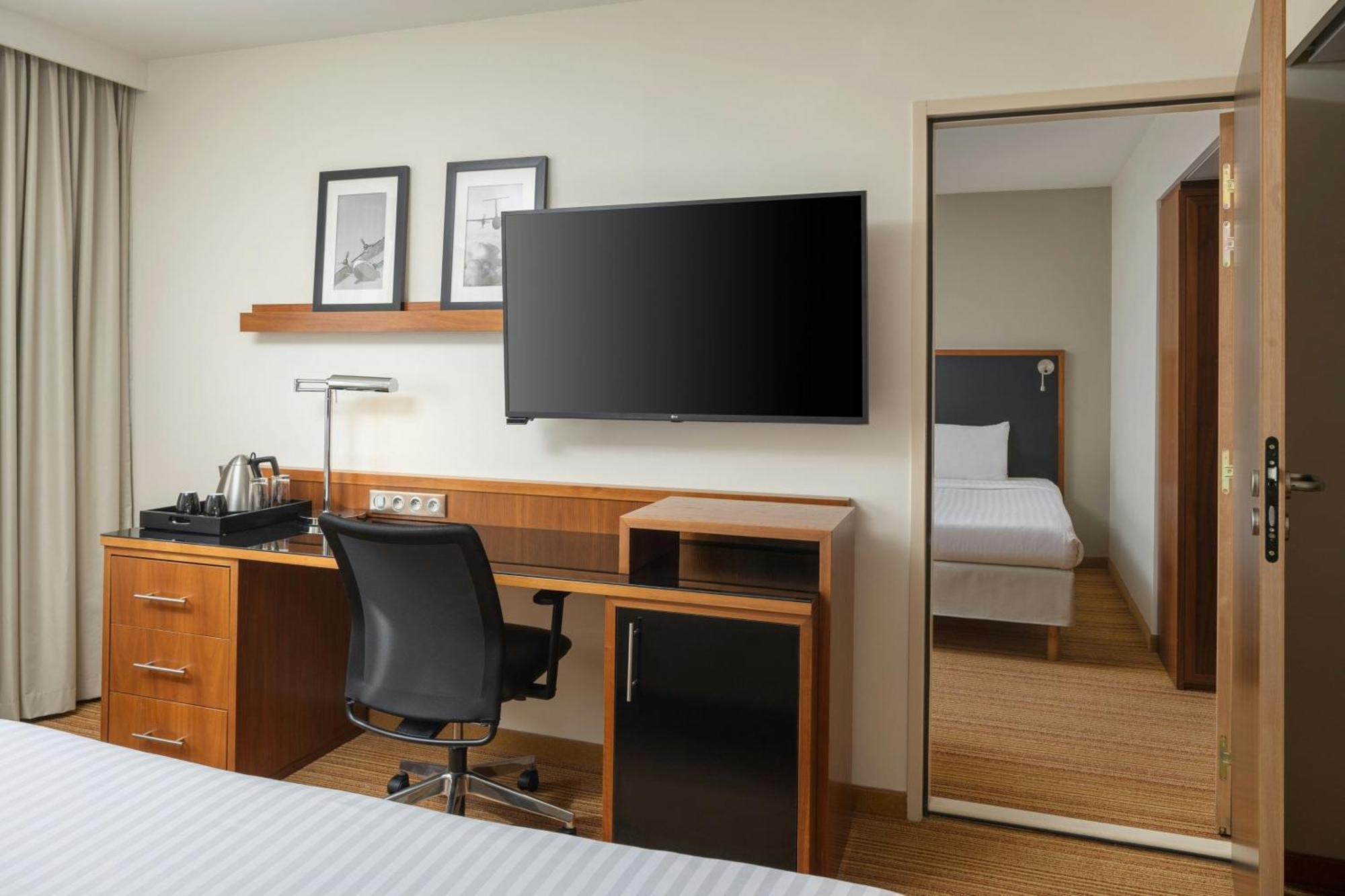 Courtyard By Marriott Toulouse Airport Hotel Luaran gambar