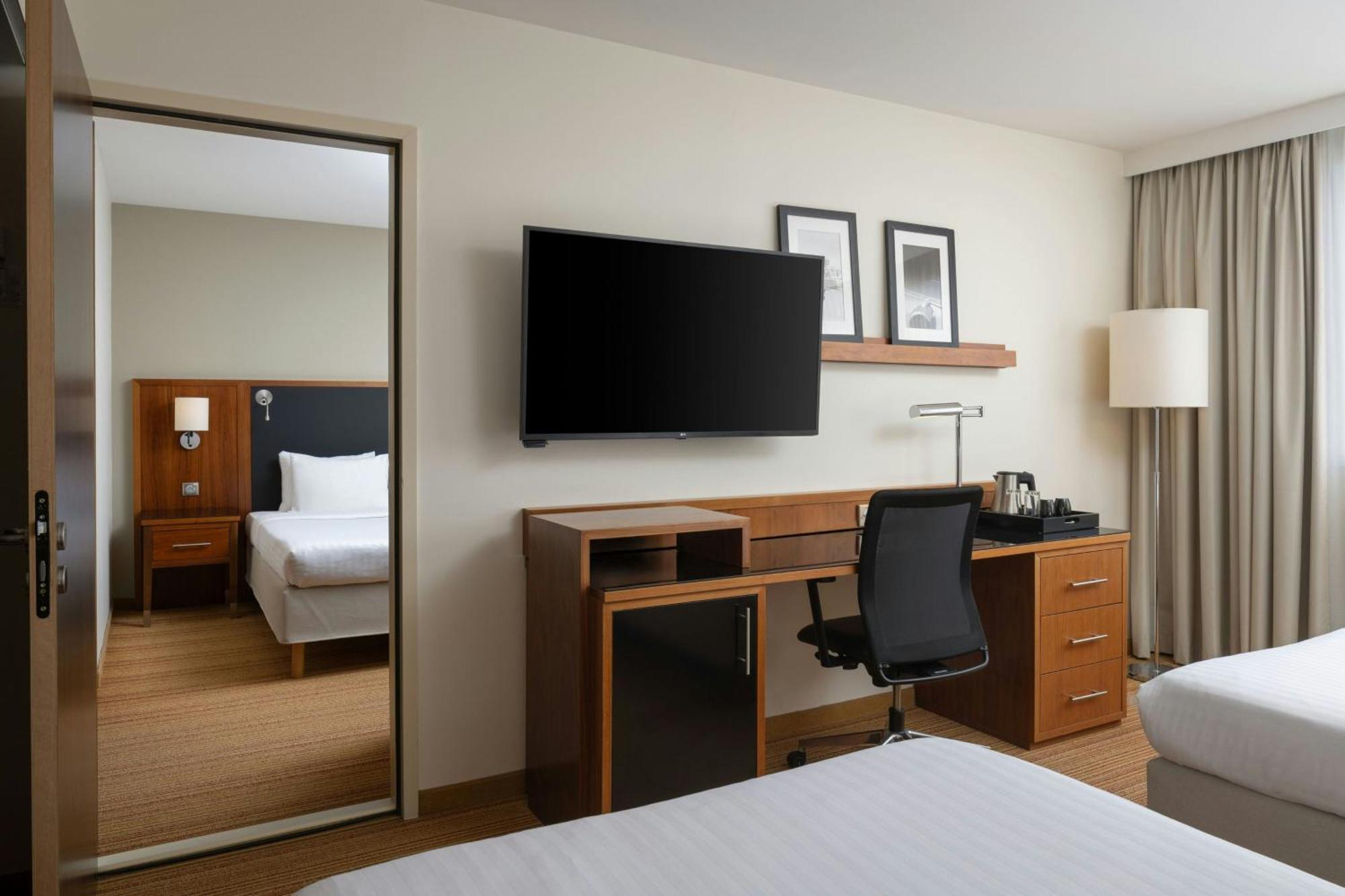 Courtyard By Marriott Toulouse Airport Hotel Luaran gambar