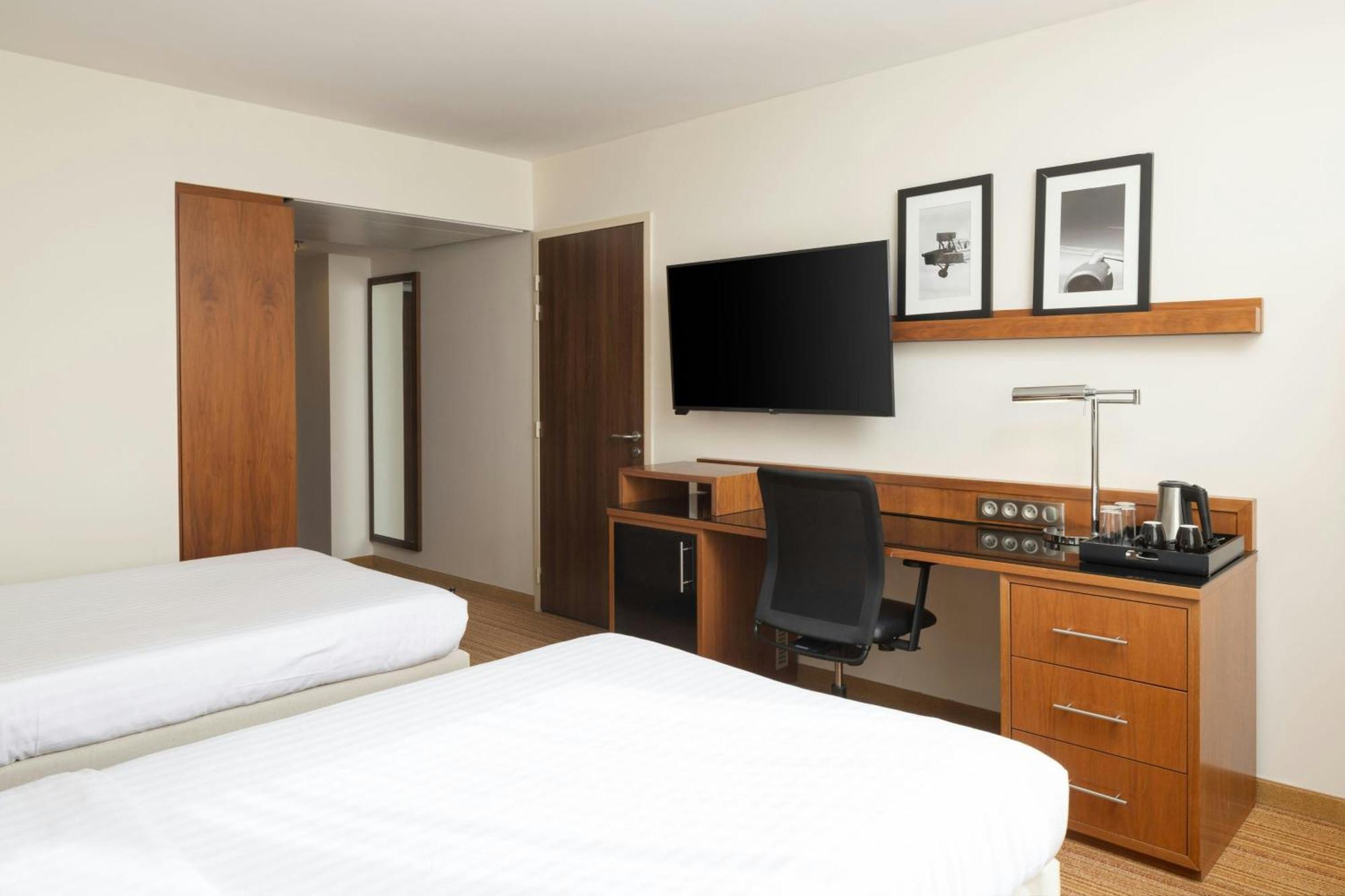 Courtyard By Marriott Toulouse Airport Hotel Luaran gambar
