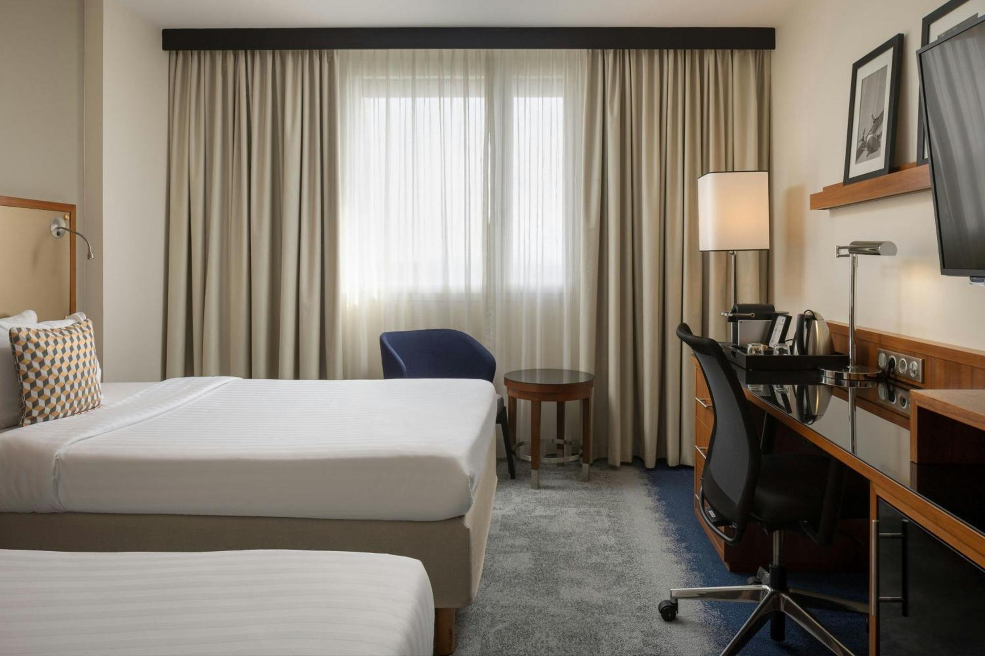 Courtyard By Marriott Toulouse Airport Hotel Luaran gambar